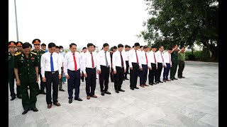 Lãnh đạo thành phố viếng anh hùng liệt sỹ, dâng hương tại Đài tưởng niệm Bác Hồ