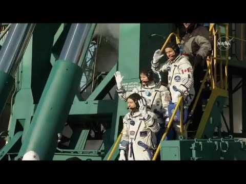 Sojus-Rakete: Drei Astronauten heben erfolgreich zur  ...