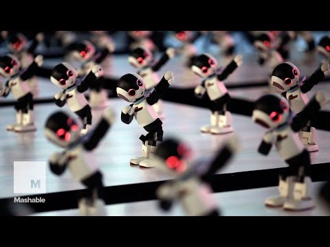 100 robots humanóides numa dança sincronizada