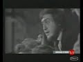 Lucio Battisti si confronta con un pubblico critico e ostile