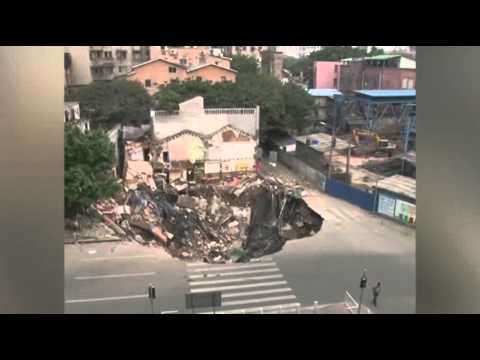 Giant Sinkholes on Giant Sinkhole Swallows Entire Building In China