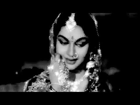 Banne - Qawwali Song from old Classic Movie Gharana (1961), a family drama, starring Rajendra Kumar, Raj Kumar, Asha Parekh, Shubha Khote, Agha, Minu Mumtaz, Kanhaiy...