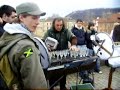 suonatore di bicchieri di cristallo a praga