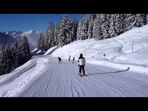 Спуск на лыжах в Saalbach-Hinterglemm