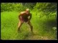 videos de How a monkey eats Banana- Como un mono come banano- Boge Uli