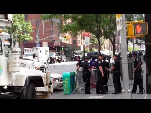 opie's eye - Obama's motorcade arriving at the View