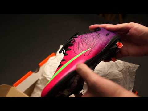 Nike_Mercurial_Video - Consigue de la mano de Soloporteros las botas Nike Mercurial Vapor IX ACC FG Fireberry firmadas por el jugador del FC Barcelona, Pedro. Las botas se sorterar...