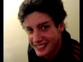 la prima creazione della regia nardini...il video fa vedere il volto di tazio mentre gli fanno il pircing all orekkio....e lui soffre cm un cane