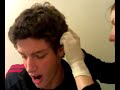 la prima creazione della regia nardini...il video fa vedere il volto di tazio mentre gli fanno il pircing all orekkio....e lui soffre cm un cane