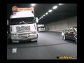 Wypadek tira z autem osobowym w tunelu