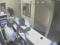 Policial chegou no momento em que assaltante tentava fugir e disparou contra o criminoso, que morreu ainda no local