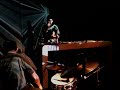 jam session - tapas club - certamente vc j� conhece o jo�o parahyba, por isso vou ser breve: bateirista/percussionista do trio mocot�, o cara ganhou o apelido (e a m�sica) comanche pelo jorge ben quando tocavam juntos. a desenvoltura do trio o distanciou de shows no brasil e seu experimentalismo/vanguardismo (pouco compreendido na d�cada de 80) gerou parceria com o produtor iugoslavo suba em trabalhos como sp confessions (suba), tanto tempo (bebel gilberto), entre outros.

dj soulslinger - brasileiro, atuante no circuito internacional como dj e como selo musical desde os anos 80 (liquid sky). slinger � um cara que vai do breake beat ao jazz funky mthrfckr mixando por atalhos que justificam seu apelido de turn-table terrorrist. de estilo totalmente livre, conhecedor das vertentes negras elet�nicas, el�tricas e ac�sticas, slinger tamb�m � a da fam�lia do jo�o parahyba, do djtudo (alfredo bello), simone sou e muitos outros da raiz brasileira com antenas mundiais.
curadoria: demetrio portugal