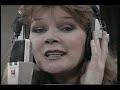 tekst & muziek: klipstein & hammelburg
muzikale leiding: ruud bos
camera supervisie: floris sijbesma
tweede camera: ruud van buren
video-montage: henri hekman
productie en regie: raph inbar 

medewerkende artiesten:

frank affolter
sylvia alberts
frank ashton
ad�le bloemendaal
marco borsato
hans boskamp
joe bourne
paul bouts
hans bouwens
ted de braak
chess
ben cramer
jaap dekker
peter douglas
lex goudsmit  
anneke gr�nloh en zoon wim-jaap 
simon hammelburg, dochter esther
en zoon alexander
carry van der horst
donald jones
caroline kaart
ron klipstein
lenny kuhr en dochter sharon
thijs van leer
liesbeth list
donna lynton
maggie mcneal
florith polak
millie scott
harry sacksioni
ronnie tober
conny vink
dani�l waayenberg
the merry minstrels
the voice of unity (kinderkoor)
ruud bos en zijn orkest

idee en productie: simon hammelburg
en cineast floris sijbesma

meer info:

http://lennykuhr.web-log.nl/mijn_weblog/2008/04/shalom-from-hol.html

http://www.lennykuhrfansite.nl

met vriendelijke dank aan simon hammelburg.