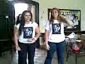 aprendendo a dan�ar o cr�u com a coala