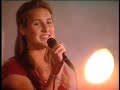 anna larsson sjunger p� en julkonsert i klosterkyrkan i ystad. se konserten p� kanal lokal sk�ne 21/12 -07
