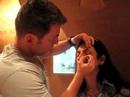 o super maquiador marcos costa da natura ensina para o filmefashion uma maquiagem pr�tica e r�pida para dar um up no visual sem perder tempo. em 7 passos b�sicos, ale farah estava pronta para mais um dia de cobertura do spfw. no v�deo acima, voc� confere como fazer uma pele perfeita, e v� como � f�cil fazer tudo com as m�os, como marcos recomenda. marcos usou a base ultra fluida, corretivo rosado e o blush bronze, tudo da natura.