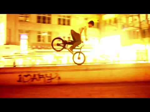 BMX BIKES TRICKS STUNTS CRASHES