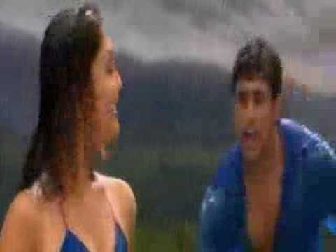 manjari phadnis kiss - Manjari fardnis being kissed in this sexiest rain song from bollywood movie.