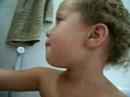 Eduarda cantando rsrsr