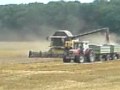 New Holland beim Dreschen