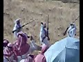 هذا مايسمى بالدقل وهي احد انواع العرضة وهذا قد اقيم باحد الاحتفالات لقبيلة بني عمرو بجنوب المملكة العربية السعودية