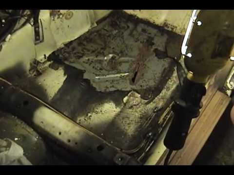 1983 Mercedes-Benz 240D – part 17: removing interior floor coating