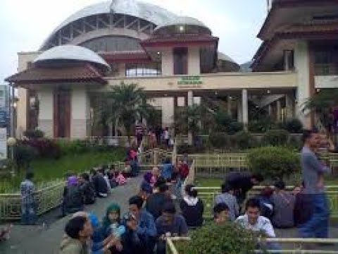 Pemandangan di sekitar masjid Attaawum Puncak Cisarua Bogor