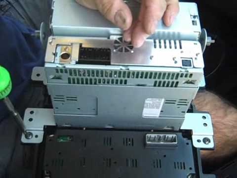 Suzuki Grand Vitara Radio Removal and Repair 2006-2012