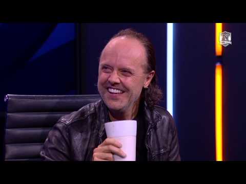 **lars - Trommeslageren Lars Ulrich fra Metallica er helt sikkert til kvinde-går-ind-dør-humor. Tip os som altid på http://www.facebook.com/natholdet.