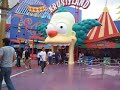 the simpsons ride - universal studios. not actual ride video.please watch my other videos!!

this brand-new $40-million attraction is replacing the back to the future attractions in florida and hollywood. 

preshow: you enter the building through a 26-foot-tall krusty head, along a squishy tongue carpet. the first thing you see is a colorful 10-foot-wide map of the krustyland theme park. there are 10 rides and 5 shows available at the krustiest place on earth: 

