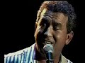 Amado Batista cantando a musica desisto em vs  ac�stico