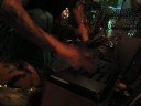 AKI-RA sunriseのオリジナル創作楽器「うきドラム」や「チャカポコ」によるフリースタイルライブの模様-　AKI-RA sunrise -http://akirise.exblog.jp/オリジナル楽器、民族楽器、倍音楽器、または楽器以外、、、から音を紡ぐミュージシャン。ソロ、世界中のミュージシャンとのコラボ・・・一年のほとんどを、楽器とともに旅しています。音を使ったヒーリング、ワークショップも精力的に行っており、メンバー不定形の完全即興表現集団BENTENの中心人物としても活動中！http://www.benten.be/