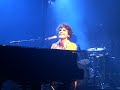 Mika à Bruxelles - fin de Stuck in the Middle et BLUE EYES (new song)