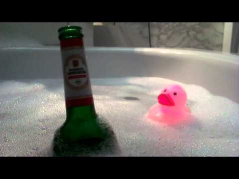 Badeente in trouble (U-Boot attacke)