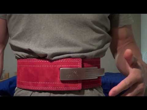 how to wear a powerlifting belt