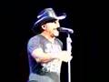 Tim-McGraw-doing-a-n