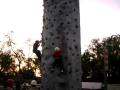 videos de Bobby climbs the rock wall