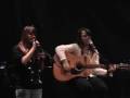 je sais pas le nom de la toune mais bon ... bravo les filles ctait cool... toujours au show de noel 2008 ... 

guitare: audrey
chant (� gauche de l'�cran): maude
chant (� droite) : sarah-�ve