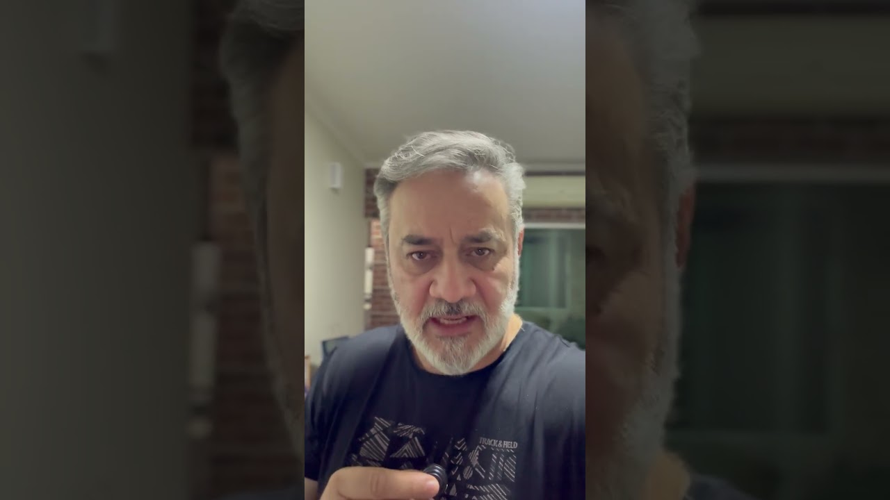 A MÃO que ESCREVE na PAREDE