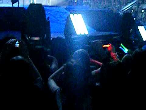 Gotta find you ;Joe singing with fan, Jonas Brothers, Newcastle Metro Radio Arena 18.11.09