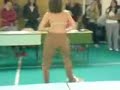 生徒たちは大喜び、学校のパーティで女性教師が・・・