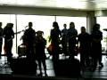 videos de gaiteritos el el aeropuerto
