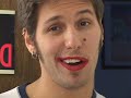How to with Drew - putting on make-up