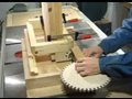 Box joint jig with screw advance