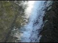 sitna riba poku?ava pre?i branu na rijeci lepenici