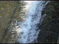 sitna riba poku?ava pre?i branu na rijeci lepenici