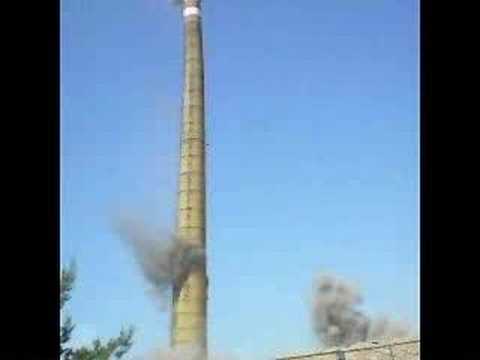 Wyburzenie komina w Kątach Wrocławskich