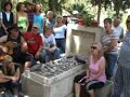 על שפת ים כנרת עם שמוליק צבי בעקבות רחל המשוררת ונעמי שמר