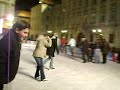 Amigos patinando em Praga