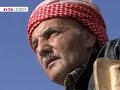 Syrien: Stimme des Herrn. Ein kleines Dorf kämpft für den Erhalt der aramäischen SpracheSeit dem achten Jahrhundert vor Christus etwa war Aramäisch, die Sprache, in der Jesus Christus gepredigt haben soll, die vorherrschende Sprache auf dem heutigen Gebiet von Syrien, Israel, Palästina, der Türkei und des Irak. Mit der Ausbreitung des Islam allerdings schrumpfte der Sprachraum. Heute sprechen nur noch etwa 5000 bis 10000 Menschen Aramäisch, z.B in dem kleinen syrischen Dorf Maalula.